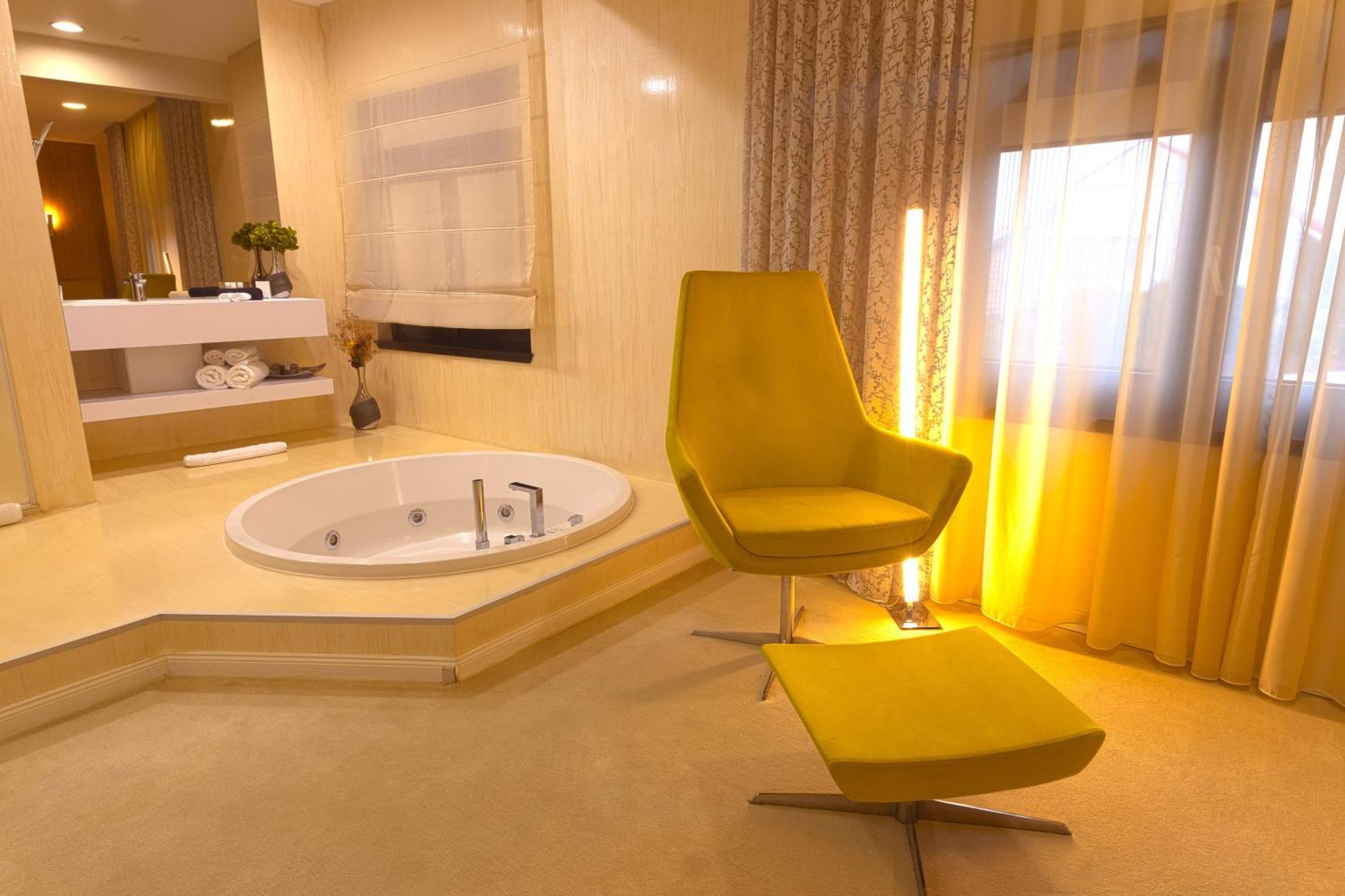 Hotel Vila Class Satu Mare Exteriér fotografie